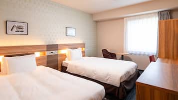 Standard Room, Non Smoking (2 Twin Beds and Trundle Bed) | Premium bedding, in-room safe, desk, laptop workspace