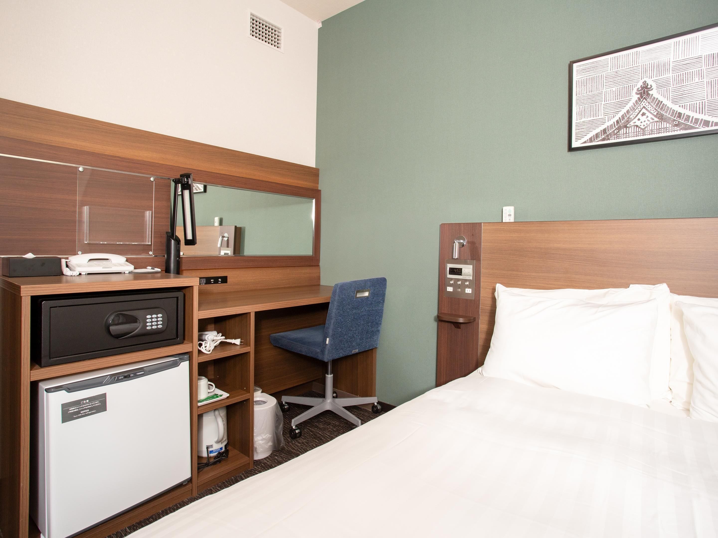 Standard Room, 1 Double Bed, Non Smoking | Premium bedding, in-room safe, desk, laptop workspace