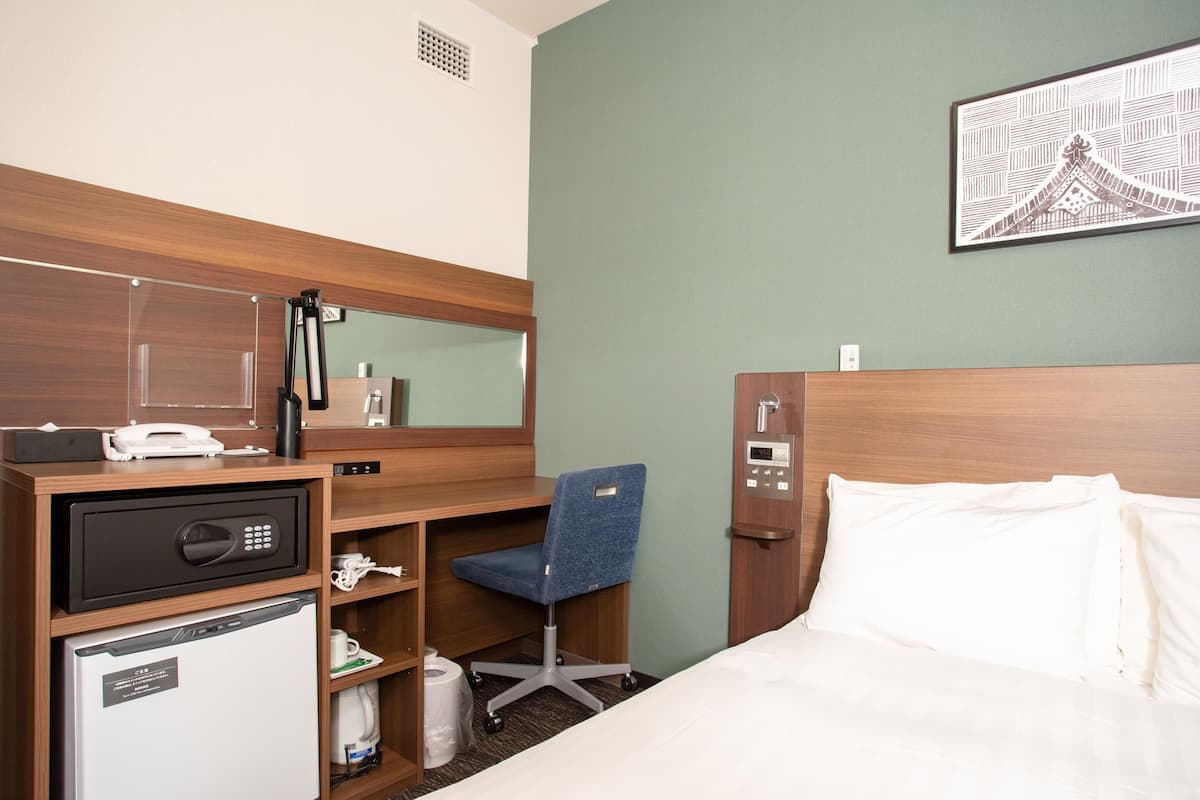 Standard Room, 1 Double Bed, Non Smoking | Premium bedding, in-room safe, desk, laptop workspace