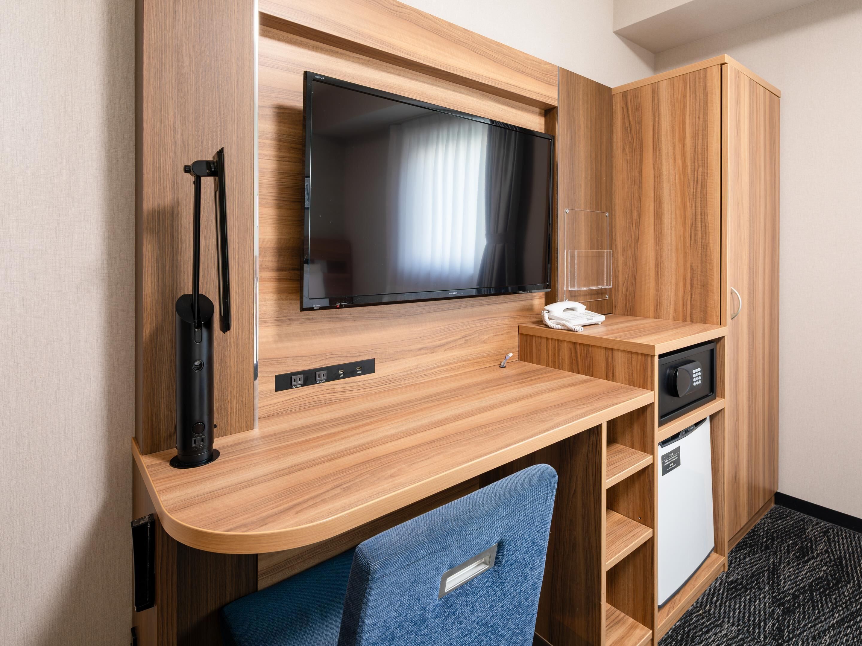 standard room, 2 single beds, non smoking | 1 bedroom, premium bedding, in-room safe, desk