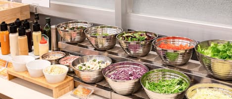 Buffet breakfast for a fee on weekends