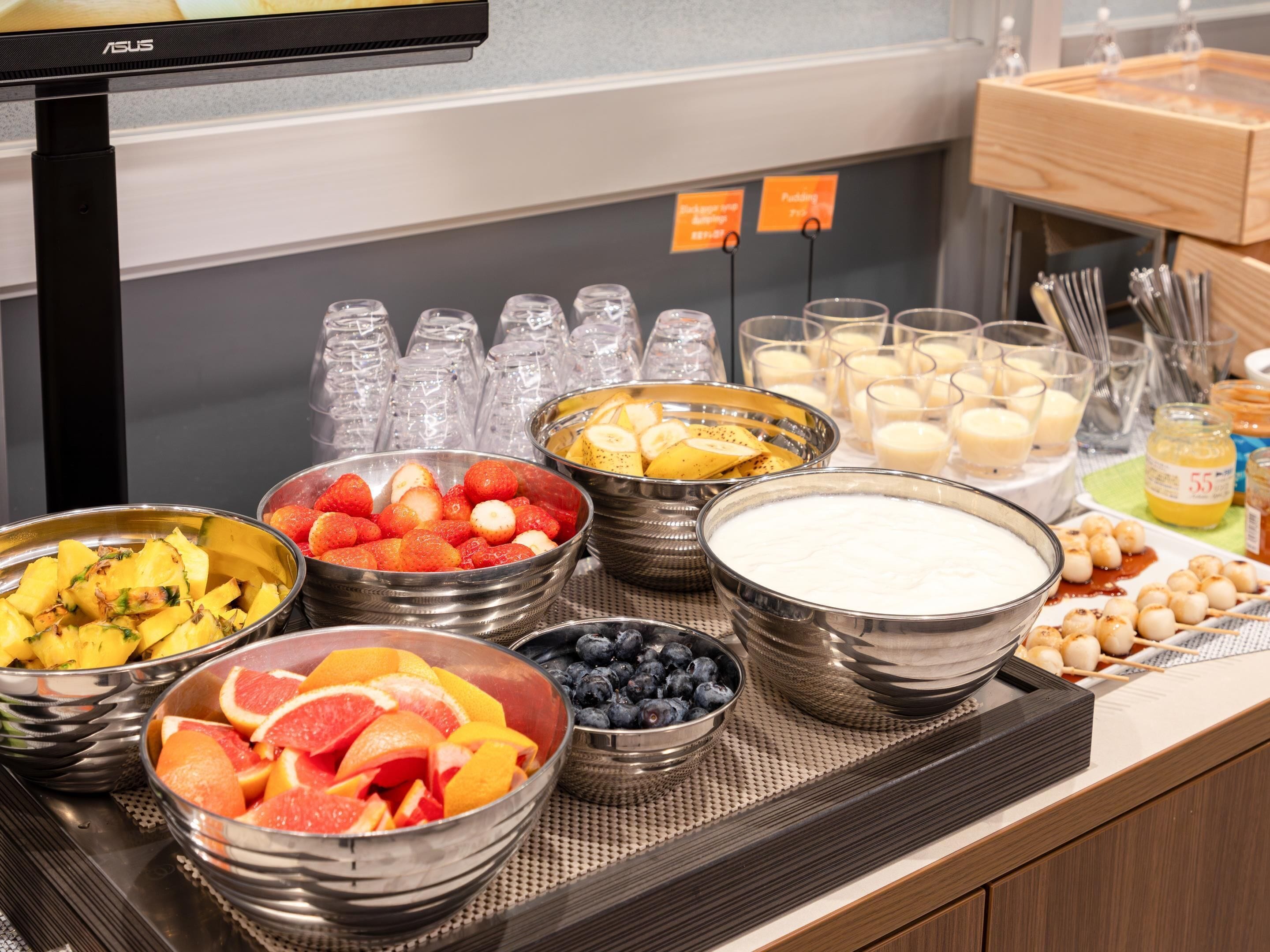 daily buffet breakfast (jpy 1800 per person)