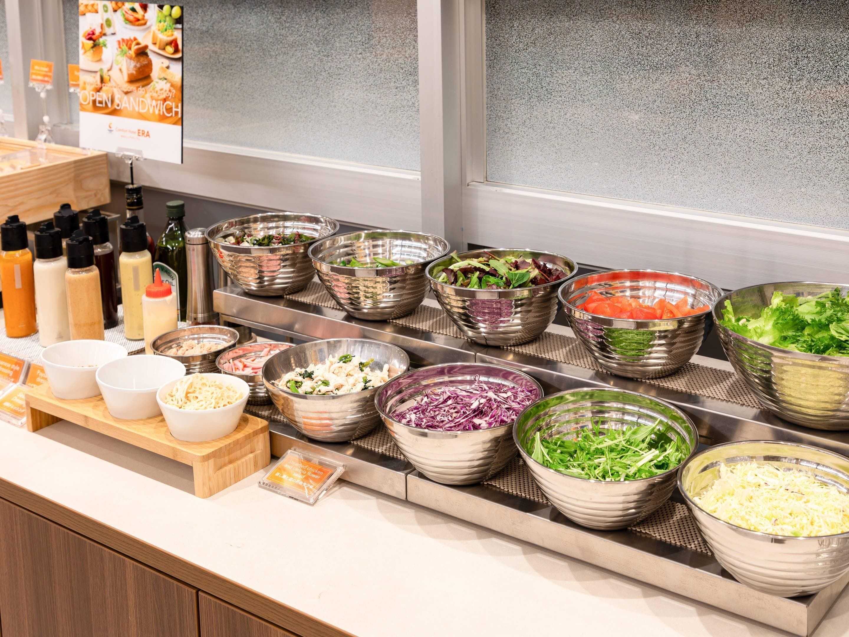 Petit déjeuner buffet servi les week-ends (1800 JPY par personne)