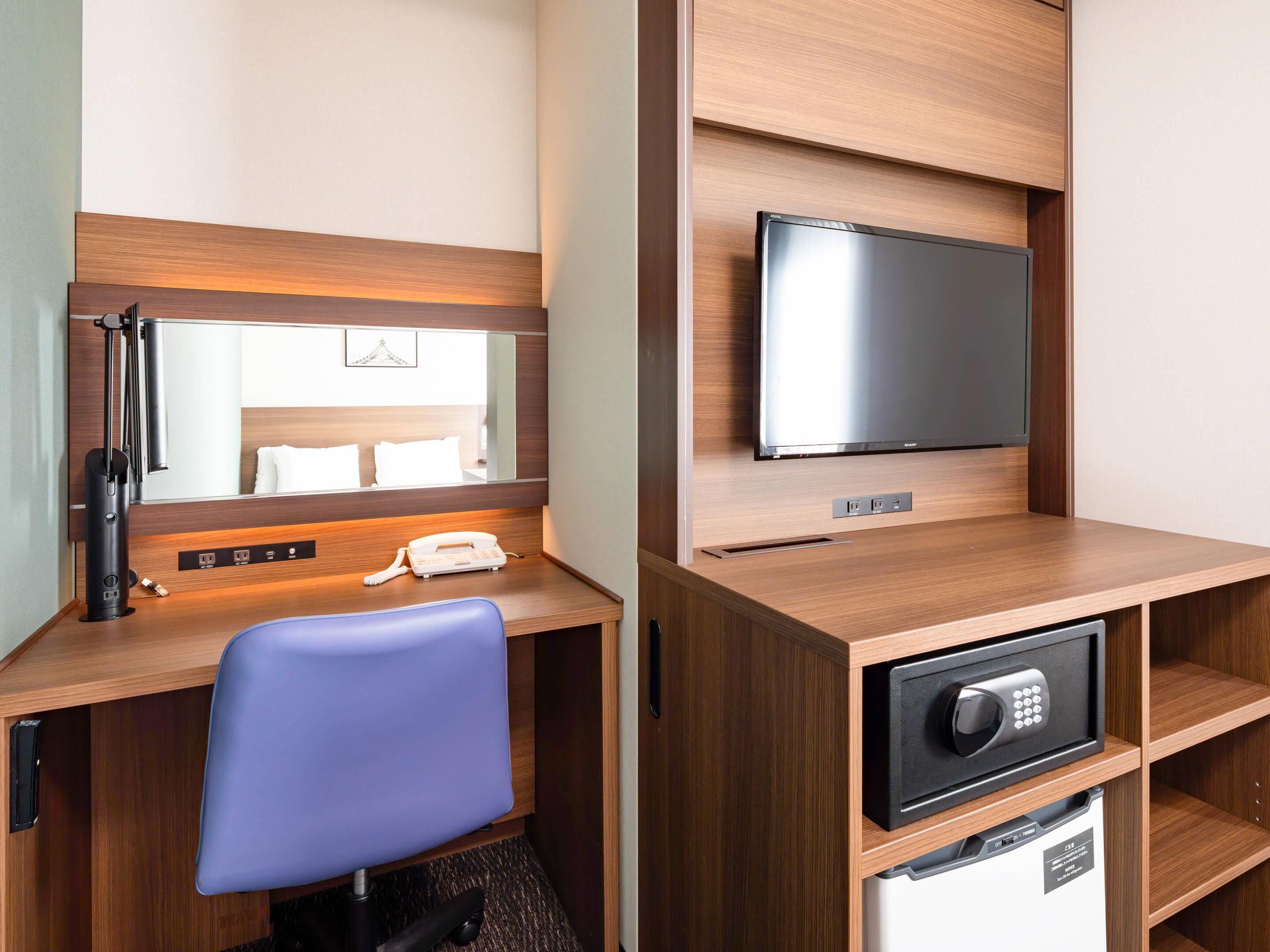 superior room queen bed, non smoking | 1 bedroom, premium bedding, in-room safe, desk