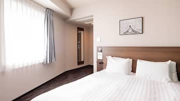Superior Room Queen Bed, Non Smoking | Premium bedding, in-room safe, desk, laptop workspace