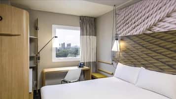 Minibar, cortinas blackout, sistema de insonorización y wifi gratis