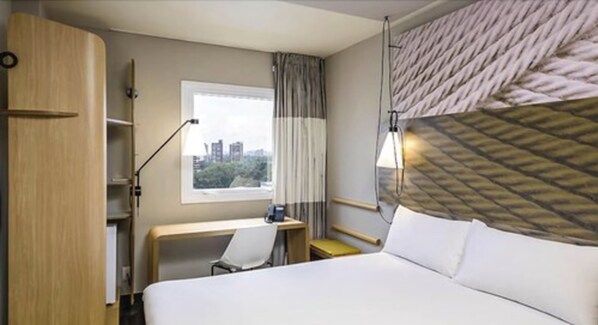 ميني بار وستائر تعتيم وتجهيزات عازلة للصوت وواي فاي مجانًا