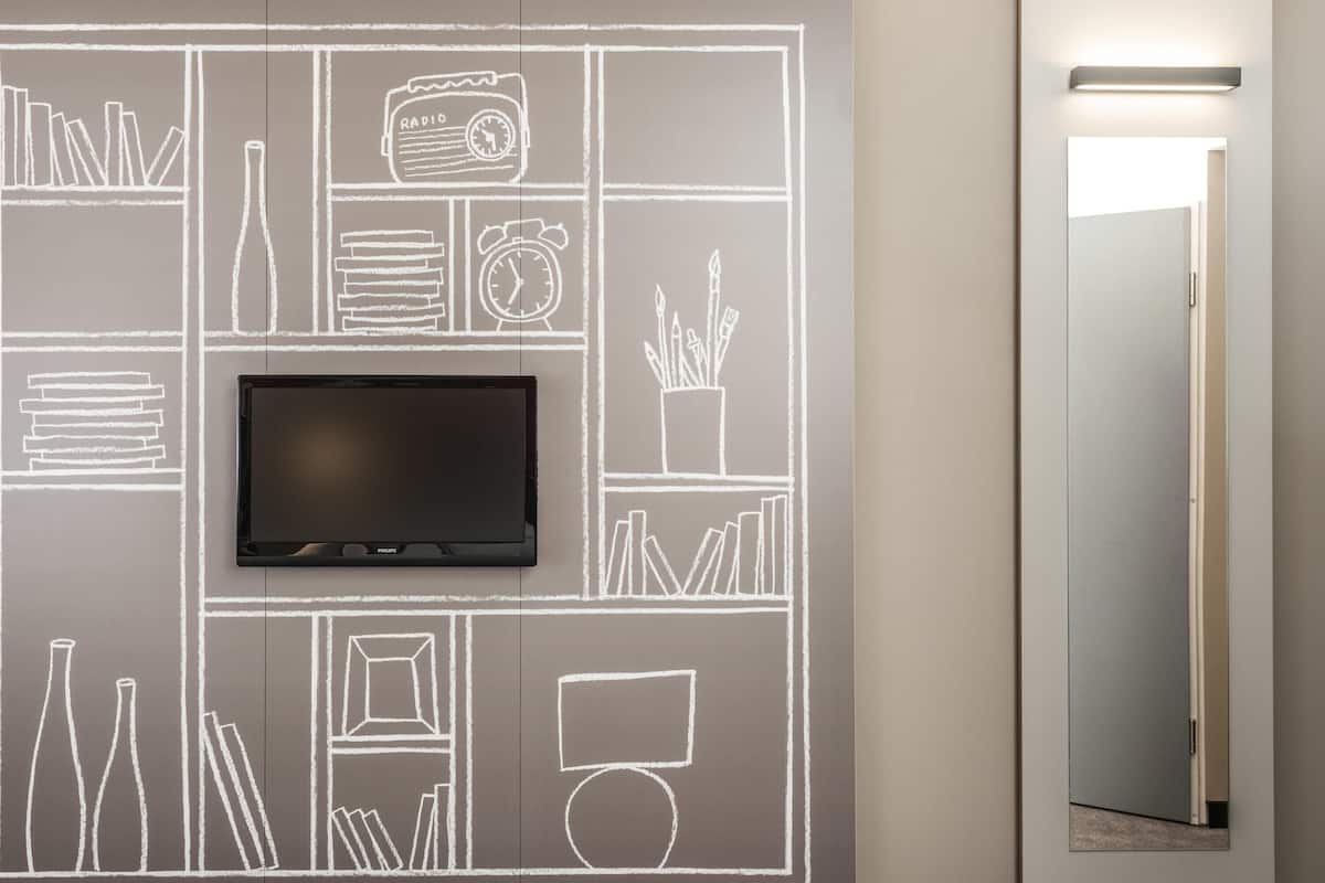 Minibar, blackout curtains, soundproofing, free WiFi