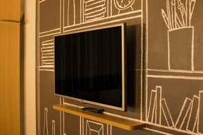 ميني بار وستائر تعتيم وتجهيزات عازلة للصوت وواي فاي مجانًا