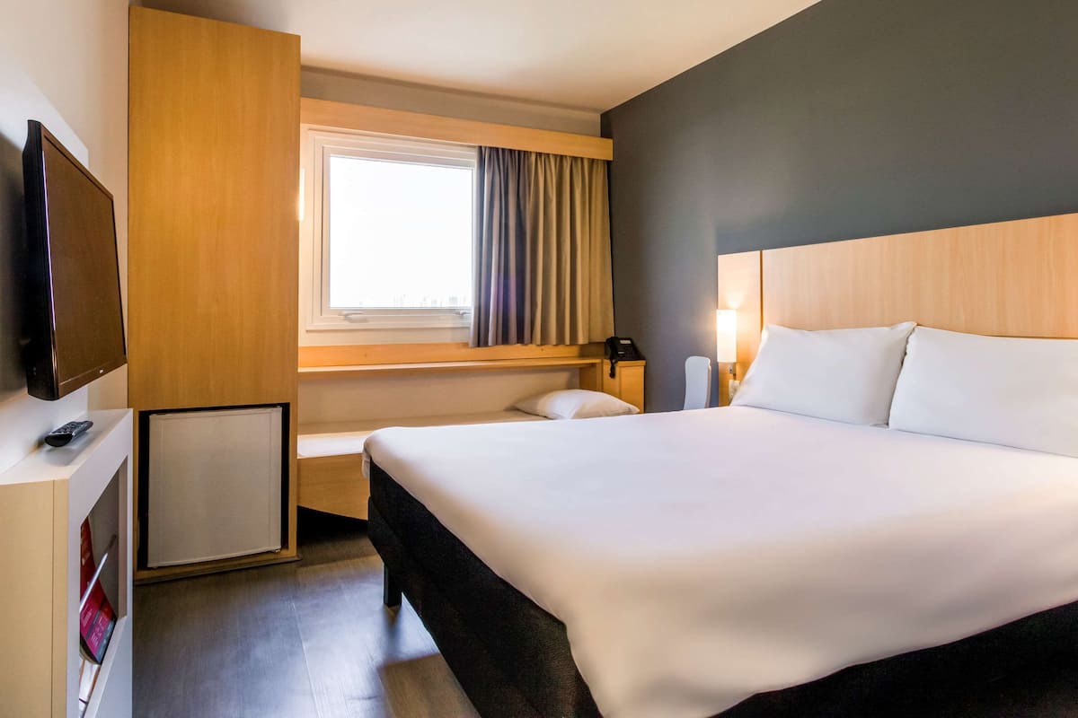 Standardzimmer, Mehrere Betten | Minibar, Verdunkelungsvorhänge, schallisolierte Zimmer, kostenloses WLAN