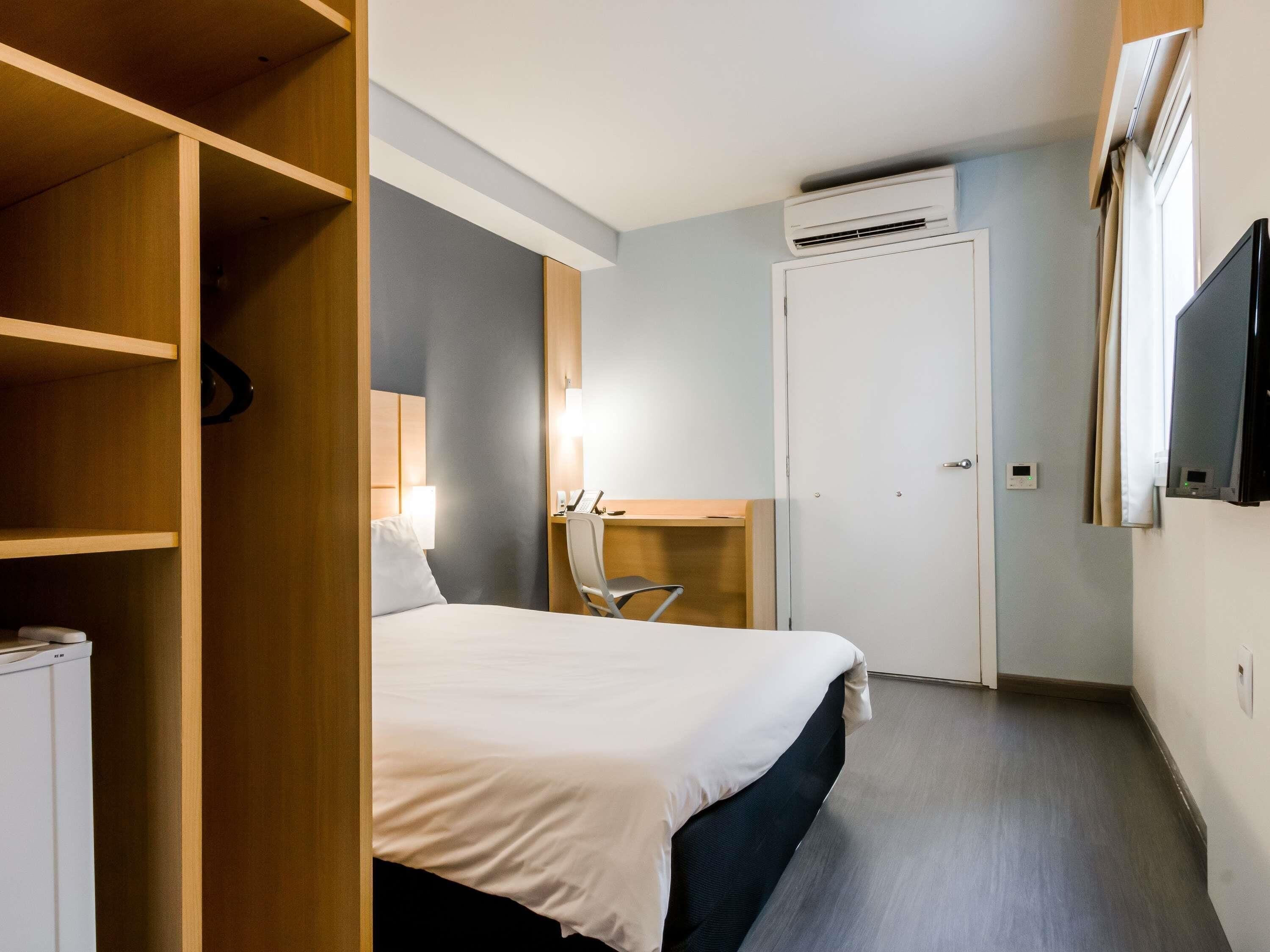 Chambre, 1 lit double, accessible aux personnes à mobilité réduite | Minibar, rideaux occultants, chambres insonorisées, Wi-Fi gratuit