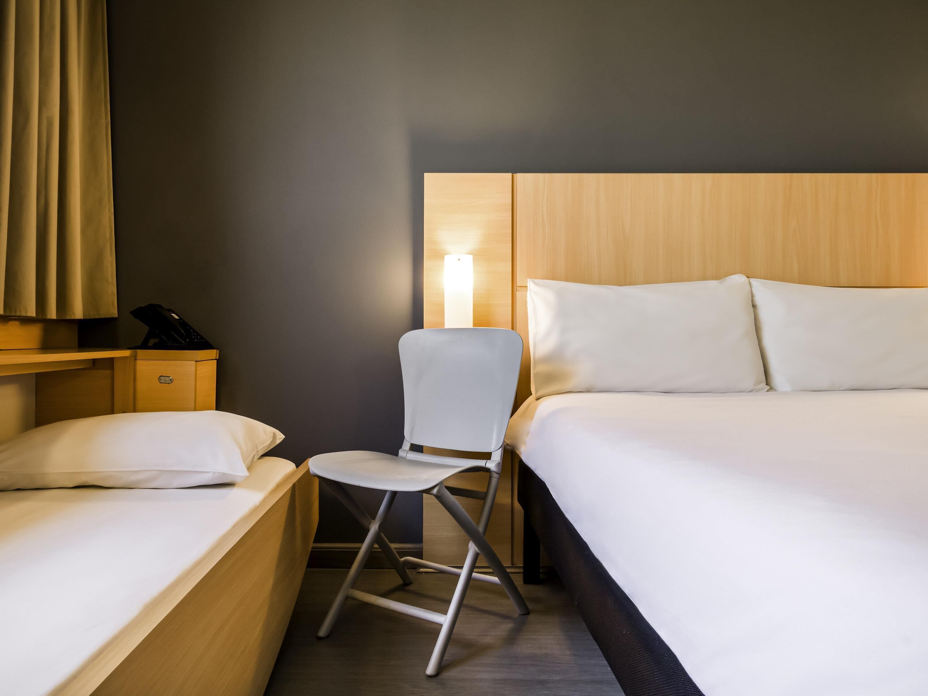 standard room, multiple beds | minibar, blackout curtains, soundproofing, free wifi