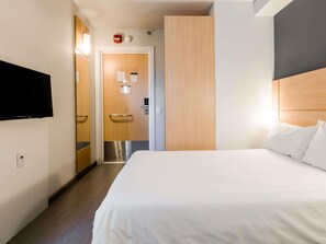 Minibar, blackout curtains, soundproofing, free WiFi - ibis Marilia (Marilia)