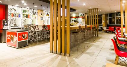 ibis Marilia