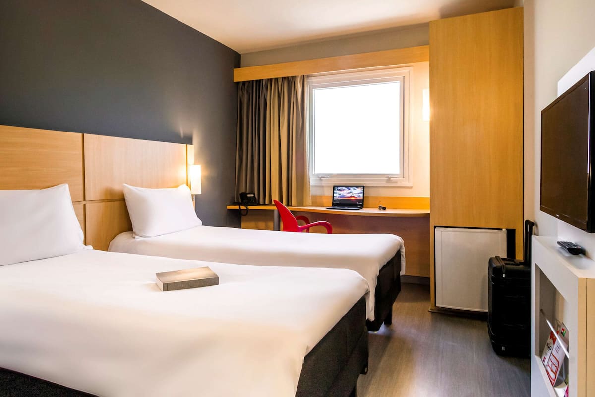 Standardzimmer, 2 Einzelbetten | Minibar, Verdunkelungsvorhänge, schallisolierte Zimmer, kostenloses WLAN