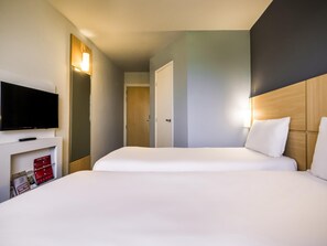 Habitació estàndard, 2 llits individuals | Minibar, cortines opaques, habitacions insonoritzades i wifi gratuïta 