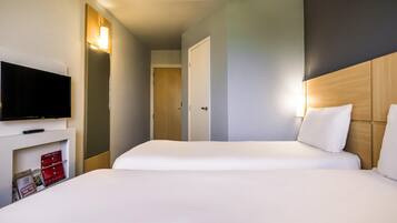 Standaard kamer, 2 eenpersoonsbedden | Een minibar, verduisterende gordijnen, geluiddichte muren, gratis wifi