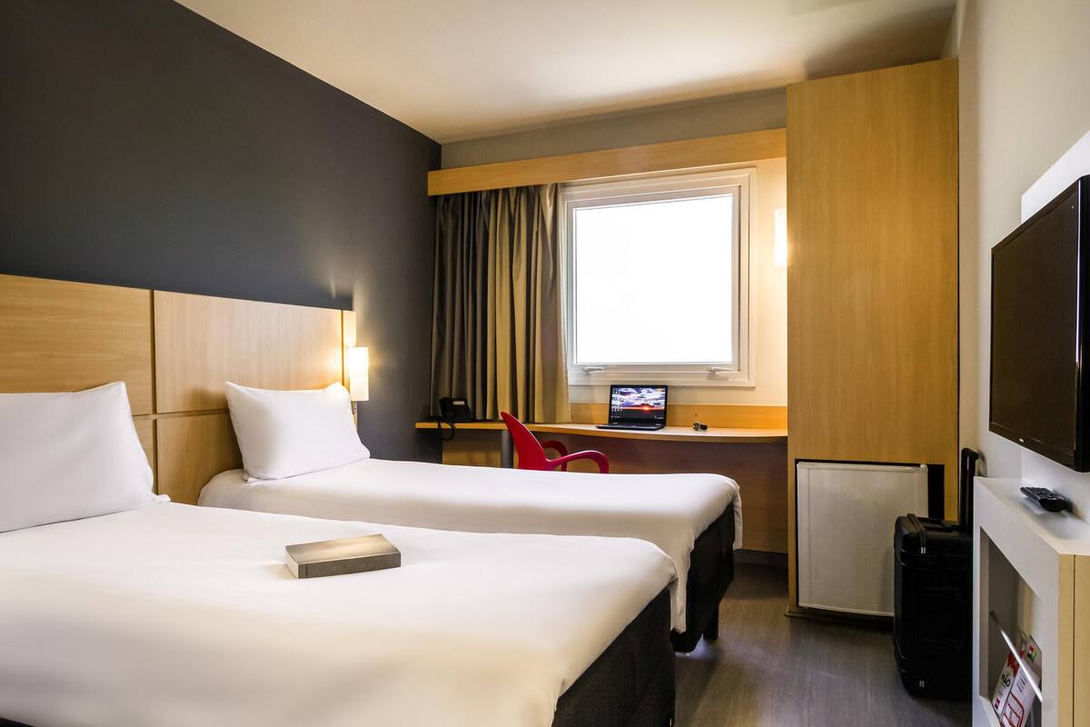 standard room, 2 single beds | minibar, blackout curtains, soundproofing, free wifi