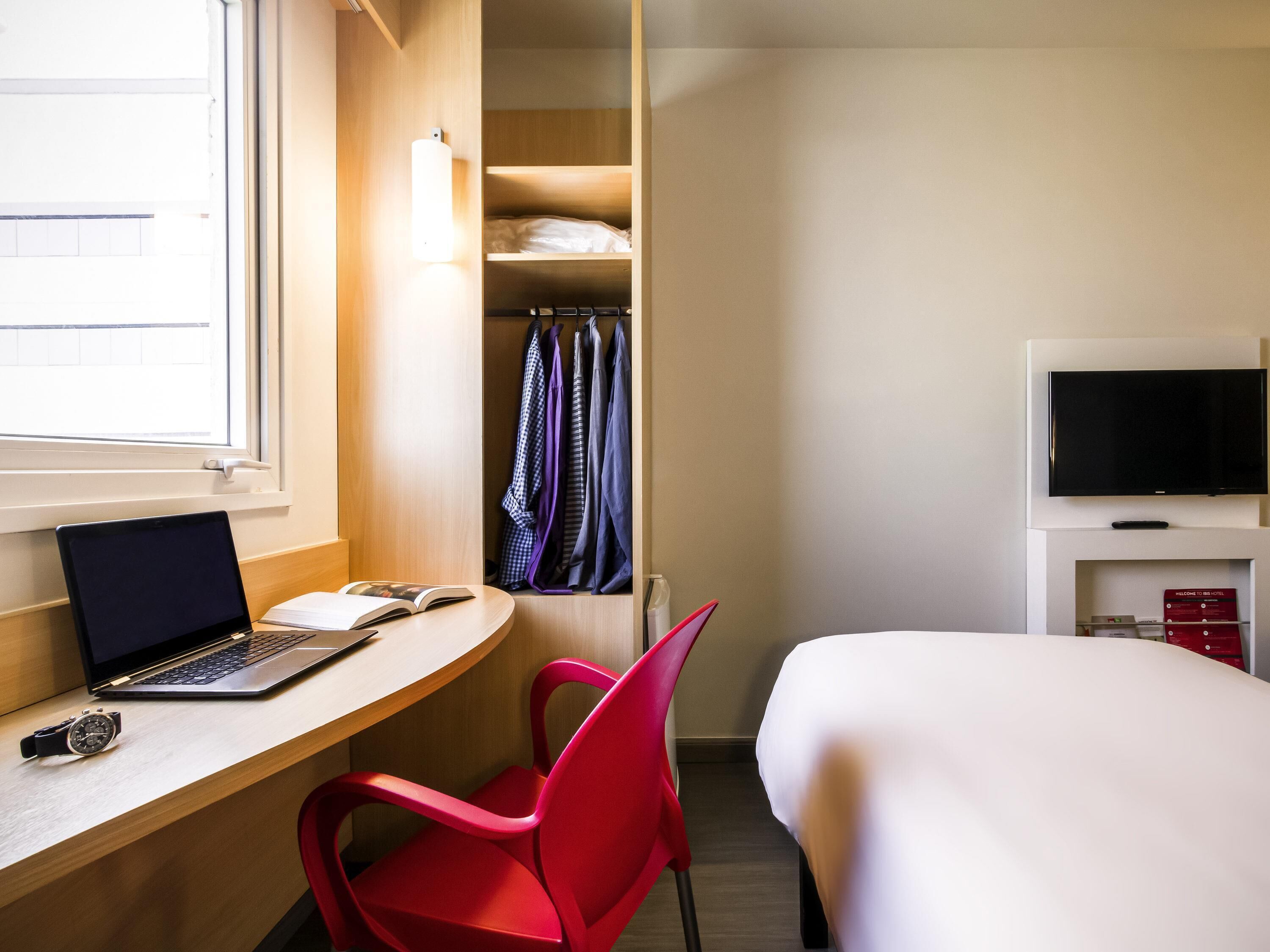 Minibar, cortinas blackout, sistema de insonorización y wifi gratis 
