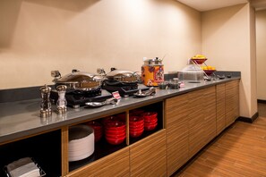 Café da manhã com buffet grátis todos os dias
