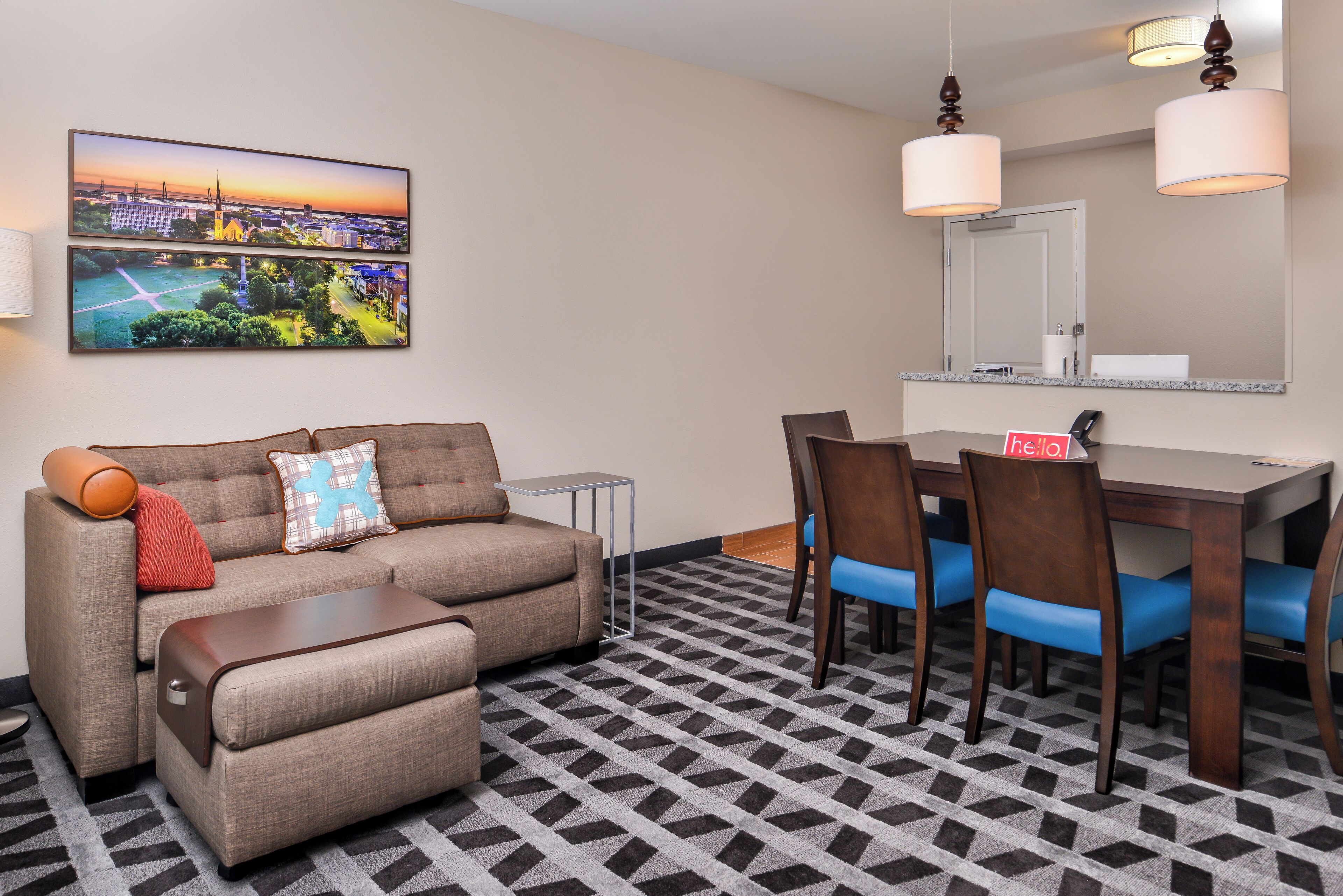 Suite, 2 Schlafzimmer | Wohnzimmer | 32-Zoll-LCD-Fernseher mit Kabelempfang, Fernseher