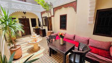 Deluxe Triple Room | In-room safe, soundproofing, iron/ironing board, free WiFi