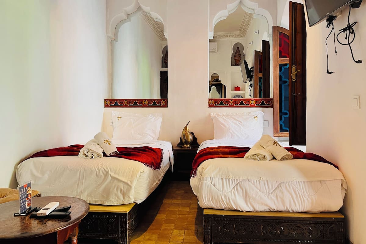 Deluxe Twin kamer, 2 eenpersoonsbedden (Indigo) | Kamervoorziening