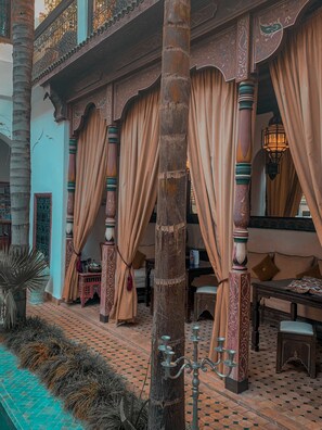 Sala de estar en el lobby