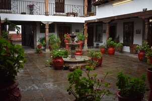 Coin salon dans le hall