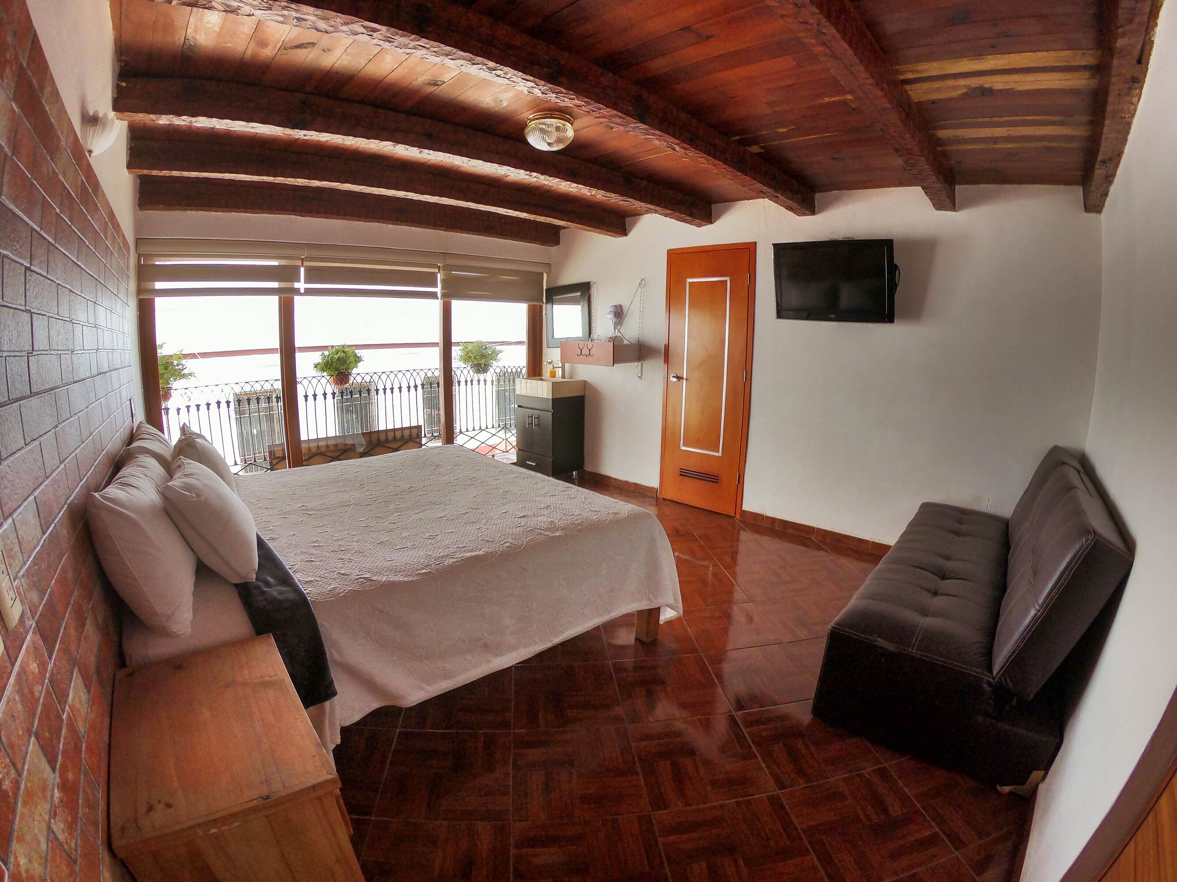 triple room | 1 bedroom, desk, laptop workspace, iron/ironing board