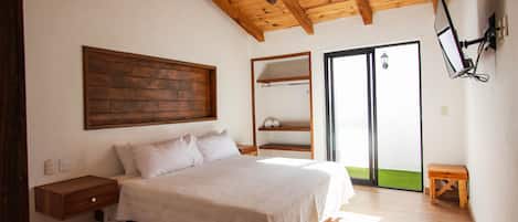 Douche, articles de toilette gratuits, sĂšche-cheveux