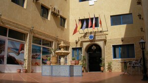 المنشأة من الخارج