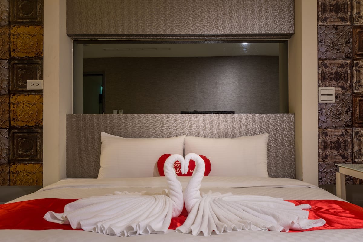 Deluxe Double Room | Desk, soundproofing, rollaway beds, free WiFi