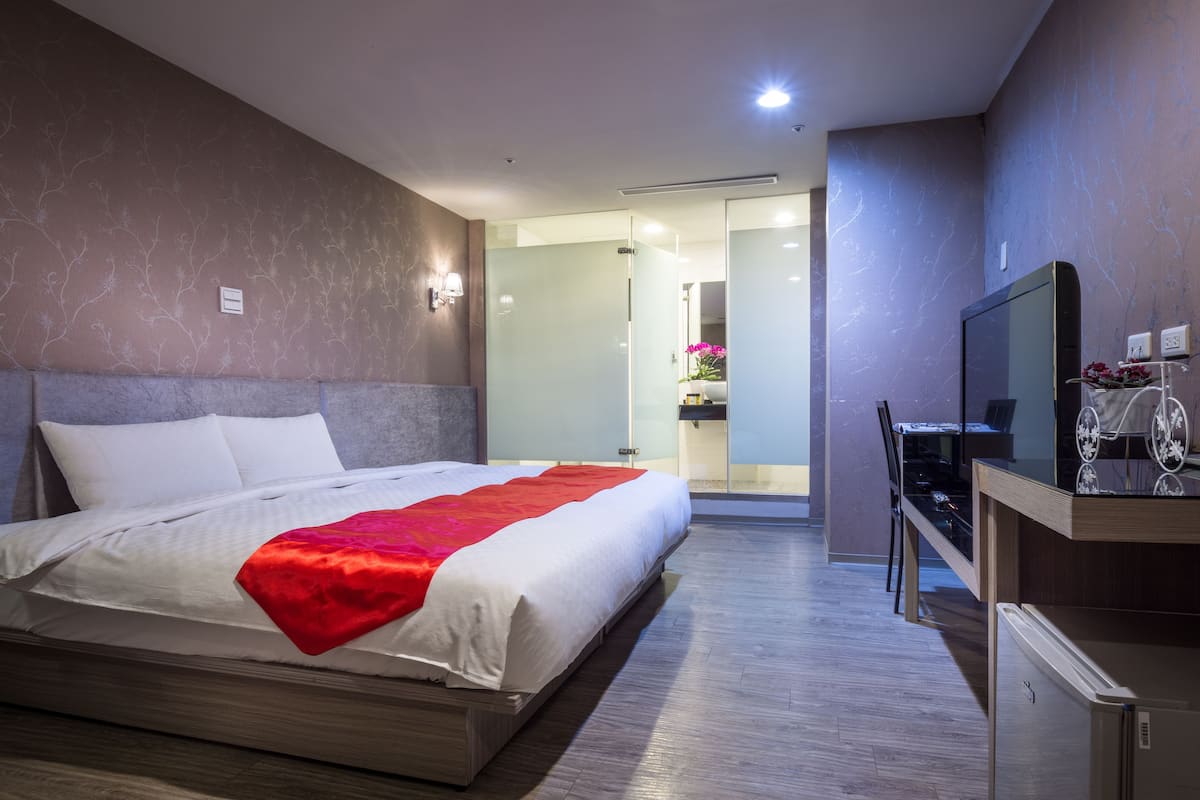 Double Room (Heart) | Desk, soundproofing, rollaway beds, free WiFi