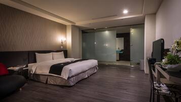 Desk, soundproofing, rollaway beds, free WiFi