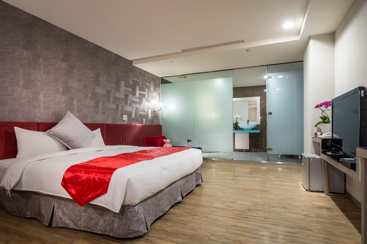Double Room (O2) | Desk, soundproofing, rollaway beds, free WiFi