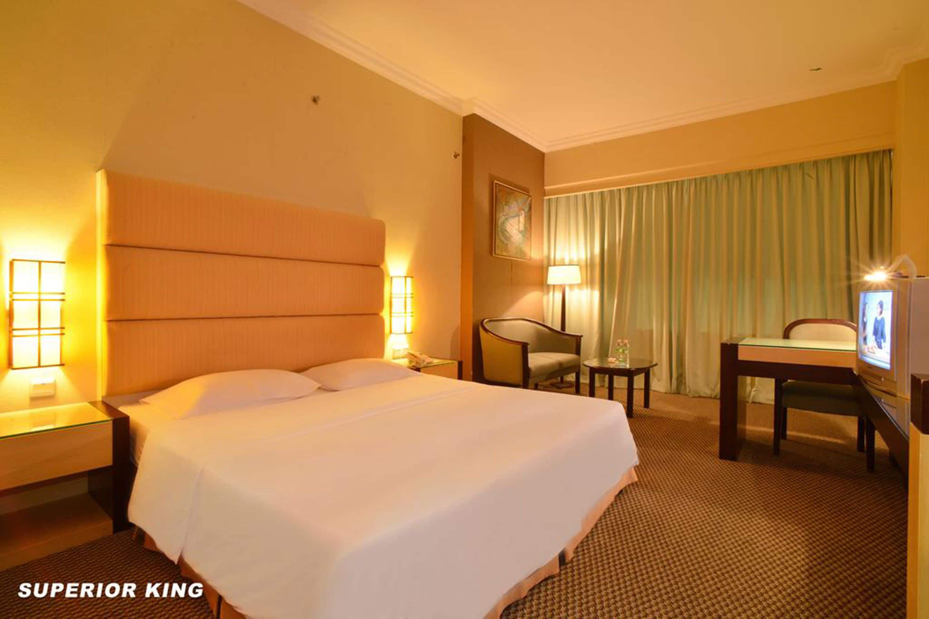 in-room safe, desk, laptop workspace, free wifi