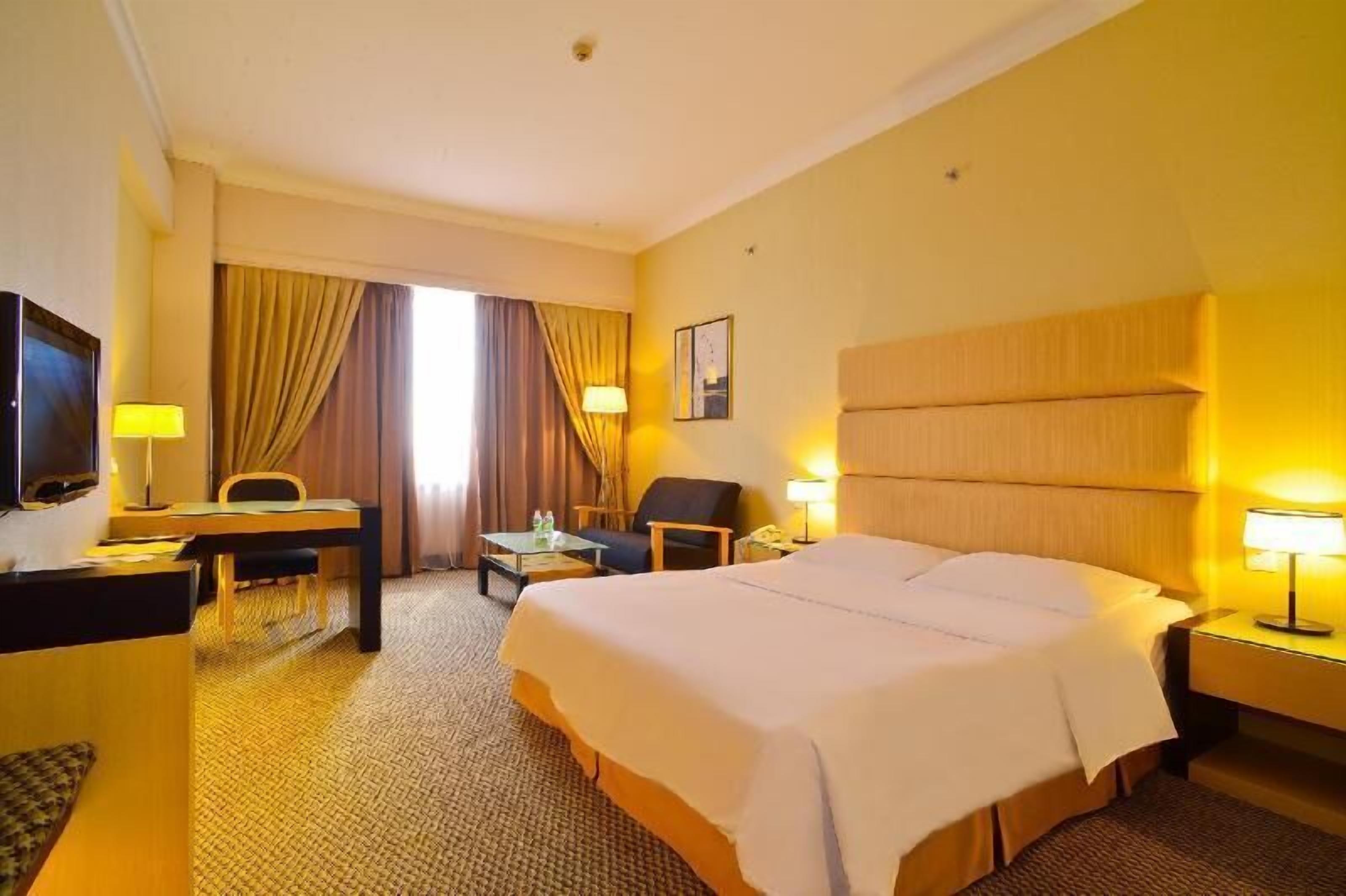 In-room safe, desk, laptop workspace, free WiFi