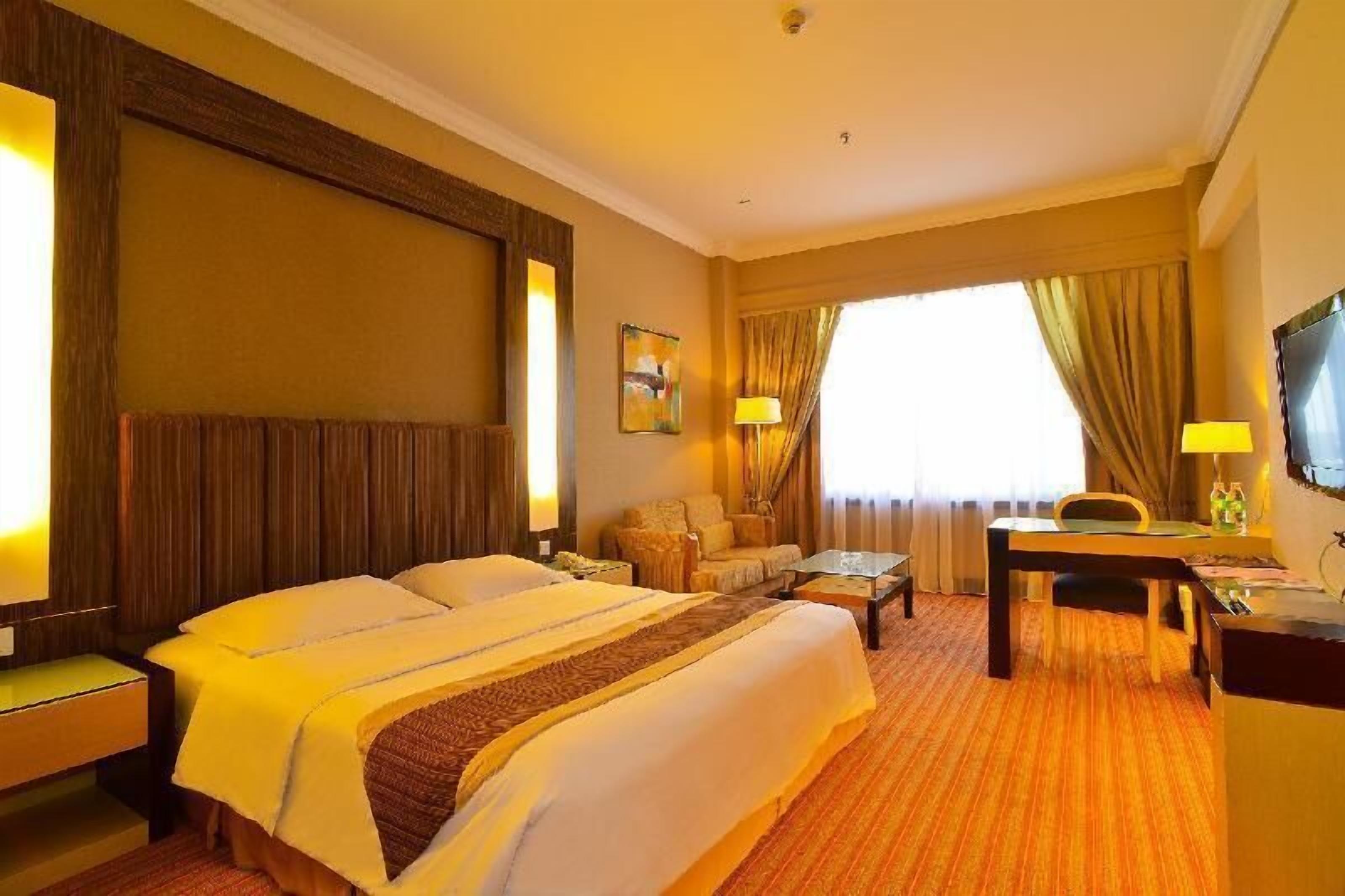 In-room safe, desk, laptop workspace, free WiFi