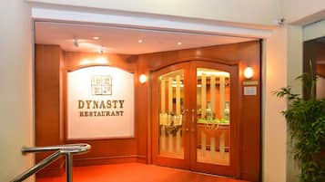 Breakfast, lunch, dinner served; international cuisine