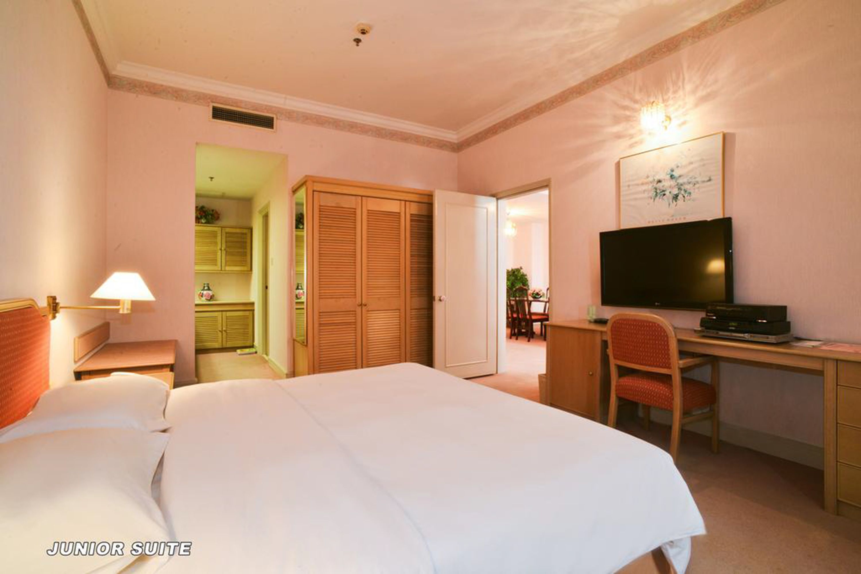 In-room safe, desk, laptop workspace, free WiFi