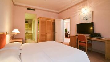 In-room safe, desk, laptop workspace, free WiFi