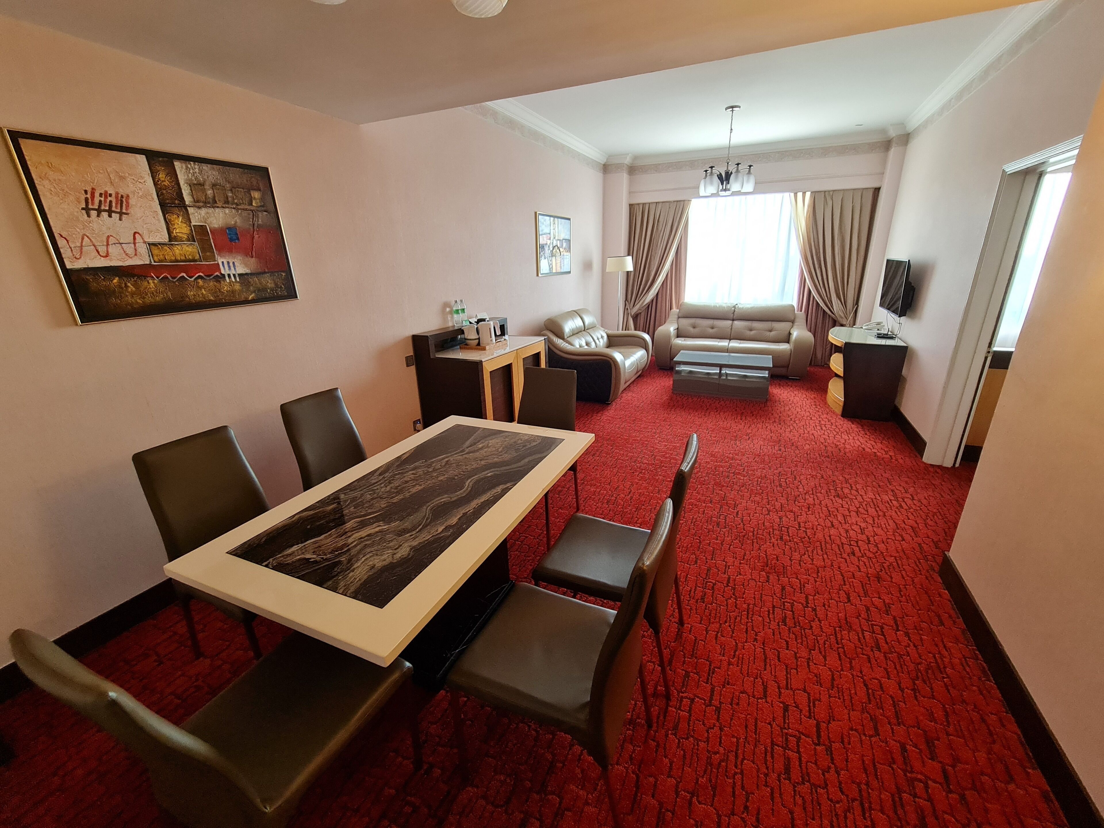 suite room | living area | flat-screen tv