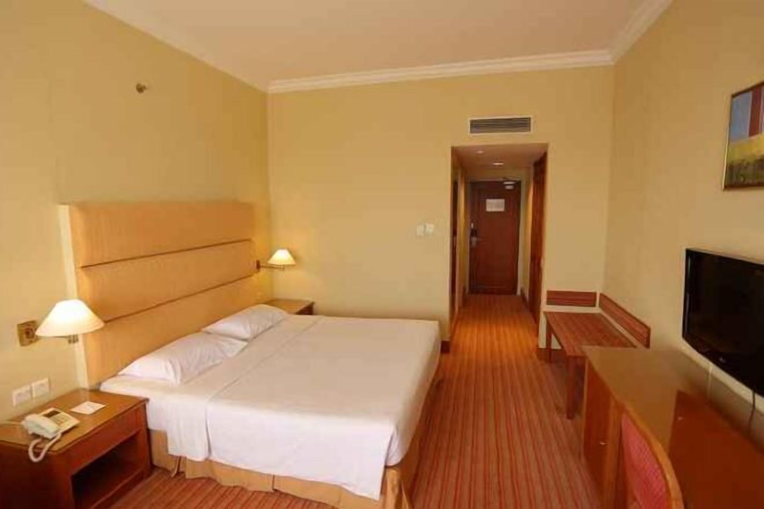 In-room safe, desk, laptop workspace, free WiFi