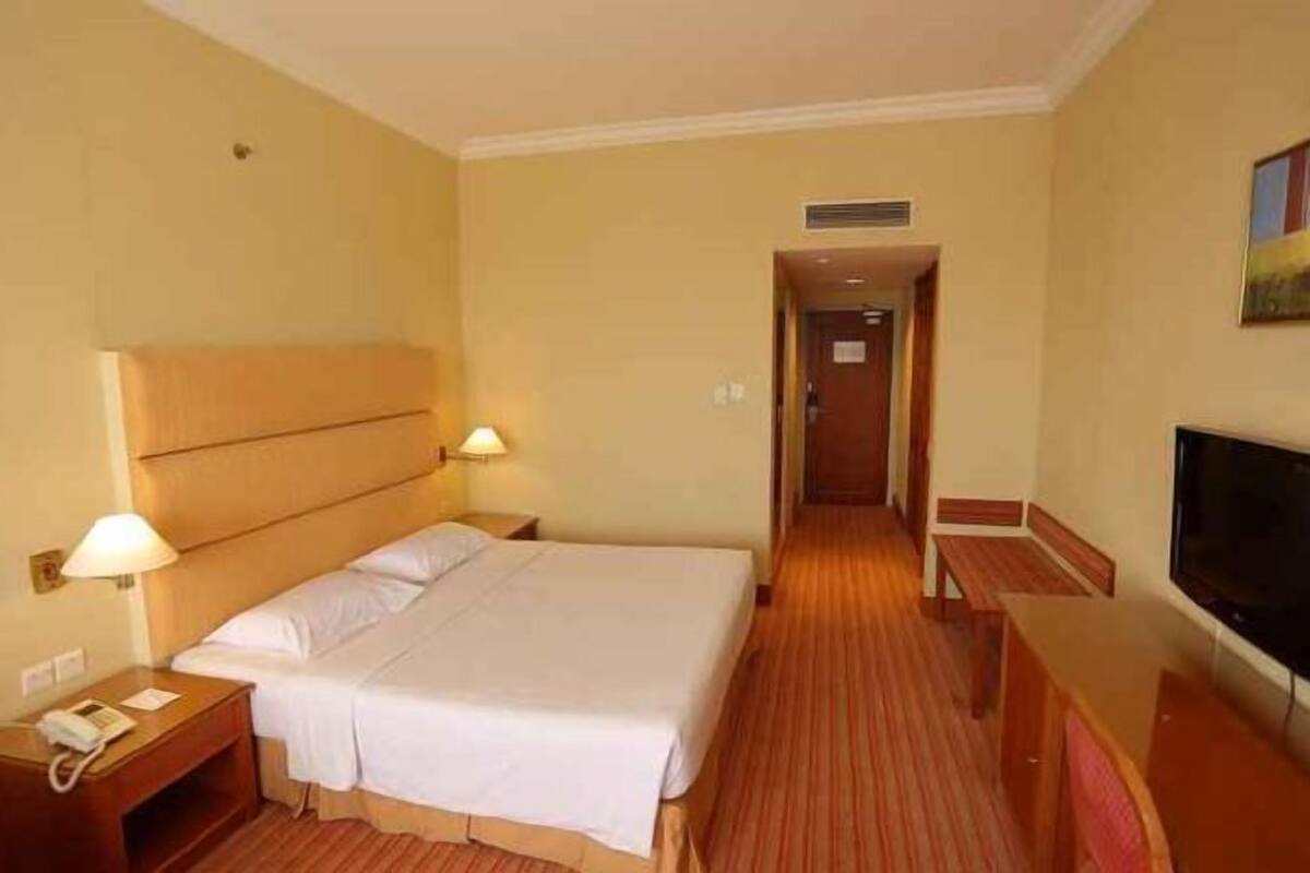 In-room safe, desk, laptop workspace, free WiFi