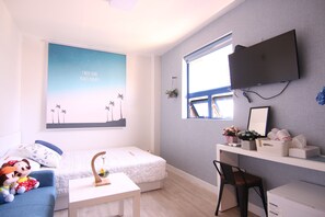 Suíte romântica, 1 cama de casal, geladeira, vista para a montanha | Ferros/tábuas de passar roupa, Wi-Fi de cortesia