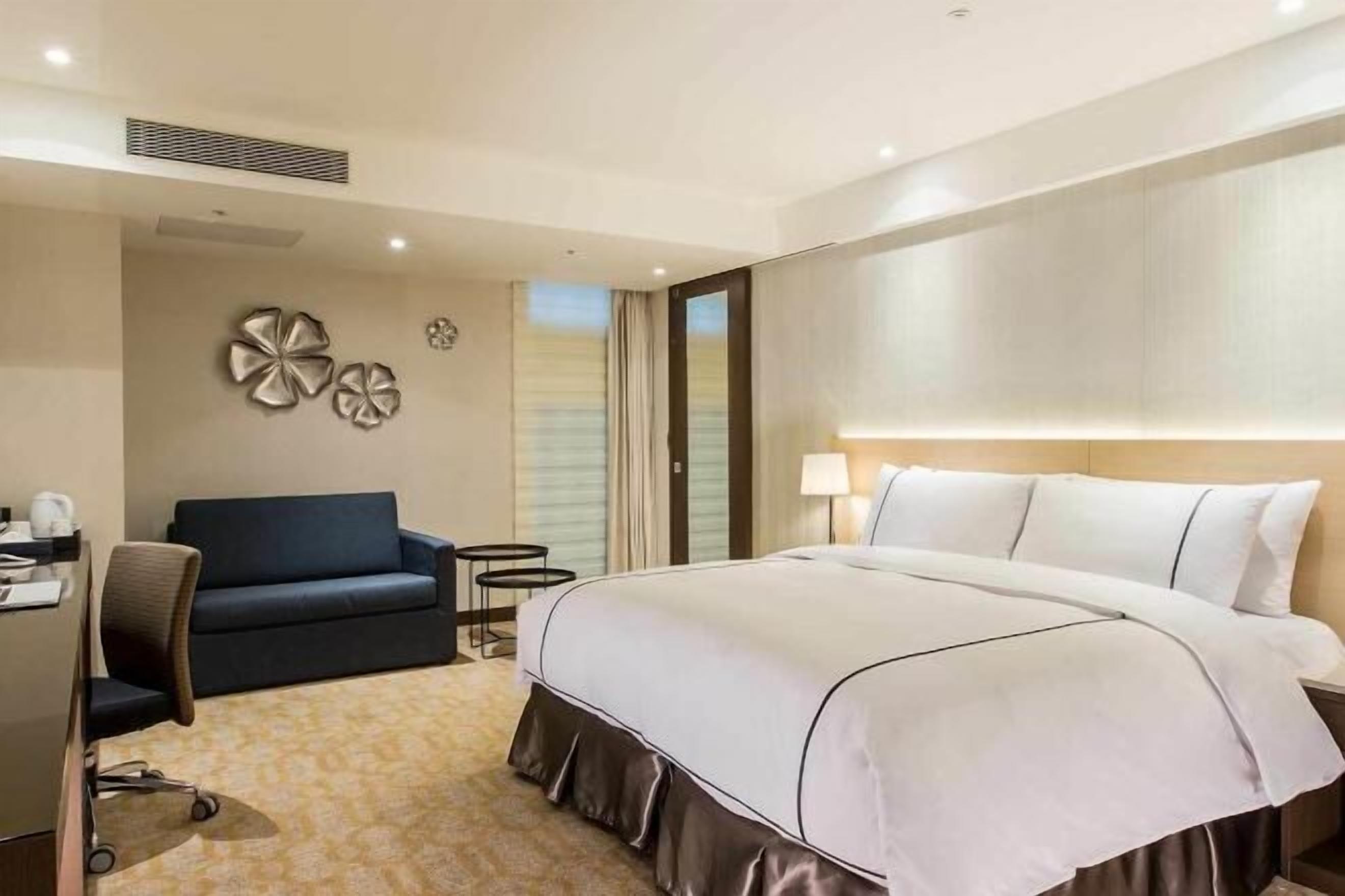 客房內保險箱、書桌、遮光布/窗簾、隔音