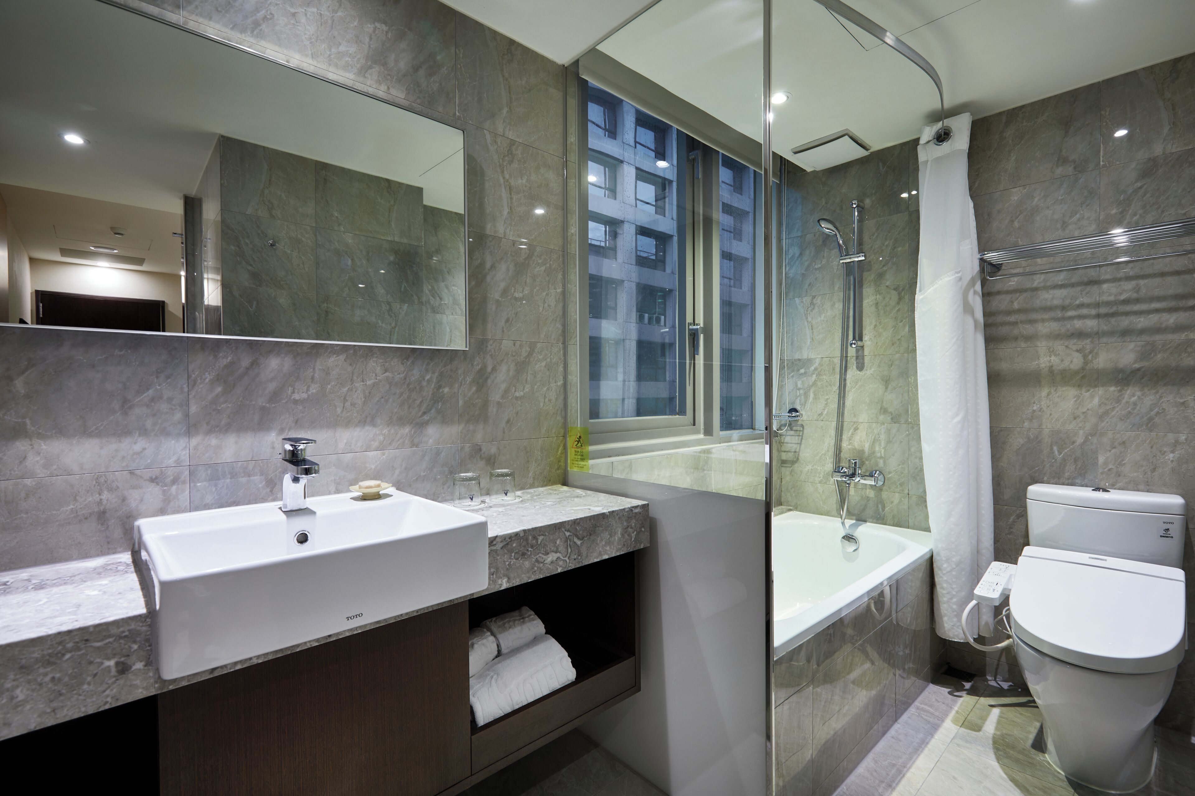 executive room | bathroom | hair dryer, slippers, bidet, towels