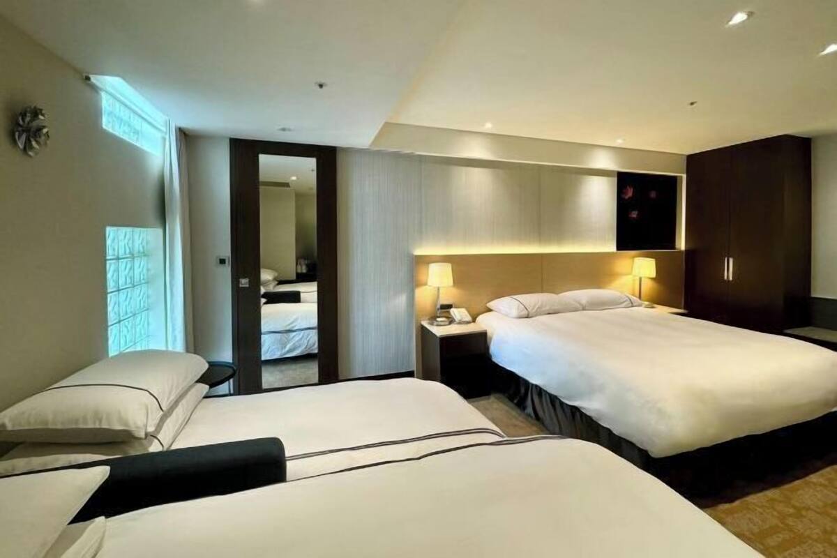 In-room safe, desk, blackout drapes, soundproofing