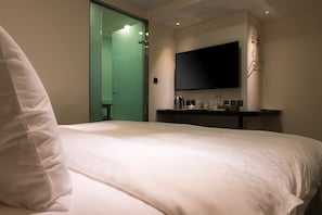 Deluxe Double Room, Bathtub | Desk, blackout drapes, free WiFi, bed sheets - Ximen Hanzhong 19 (Taipei)